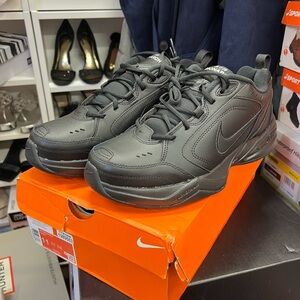 🔥🔥 Nike Monarch men size 11 sneakers NWT